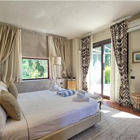 5 bedroom villa with pool and tennis court near San Gimignano, sleeps 10